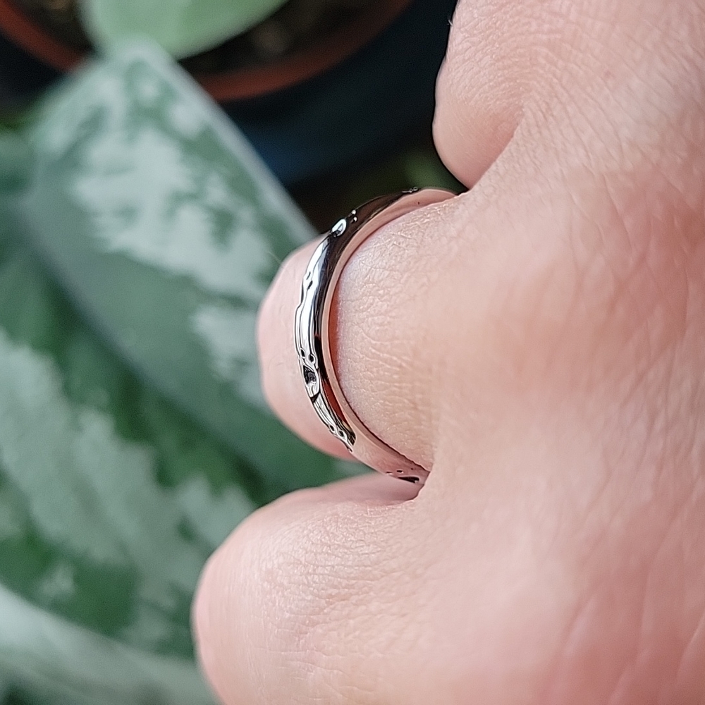 Dainty Pawprint Ring, high shine, dainty - Picture 5 of 9